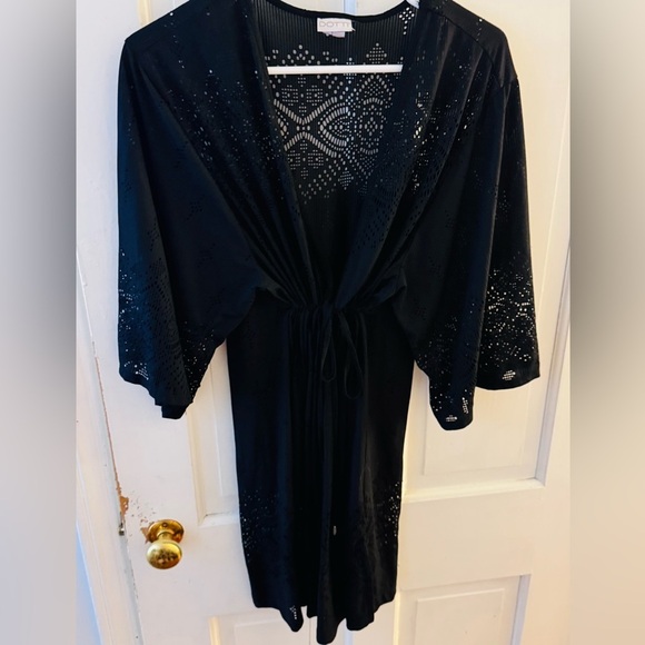 Dotti Women's Laser-Cutout V-Neck Kimono Cover-Up - Picture 4 of 8